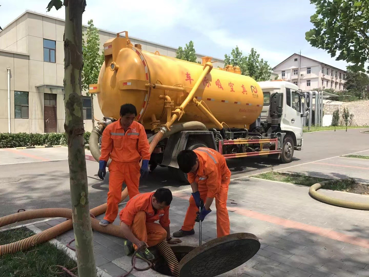 东昌化粪池清理与5-8吨吸粪车施工效率分析